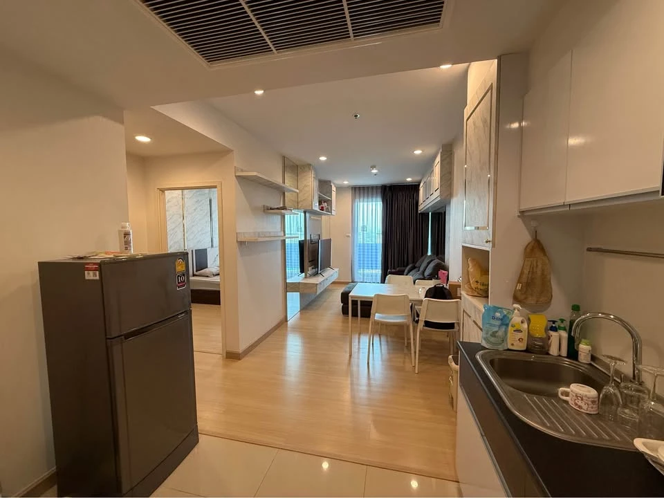 Selling Supalai Lite @ Ratchada-Narathiwas-Sathorn, 1 bedroom, 1 bathroom. Spacious living area, coordinated interior design. Book now!