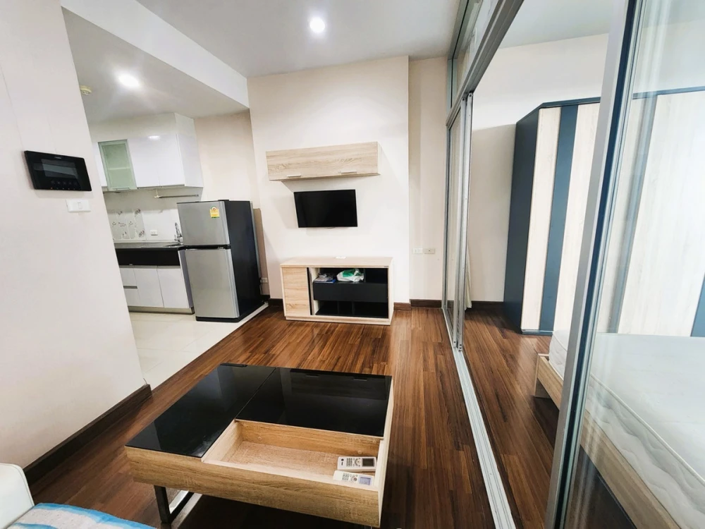 Selling Supalai Lite Sathorn Charoenrat fully furnished unit. Just bring your belongings and move in! Book now!