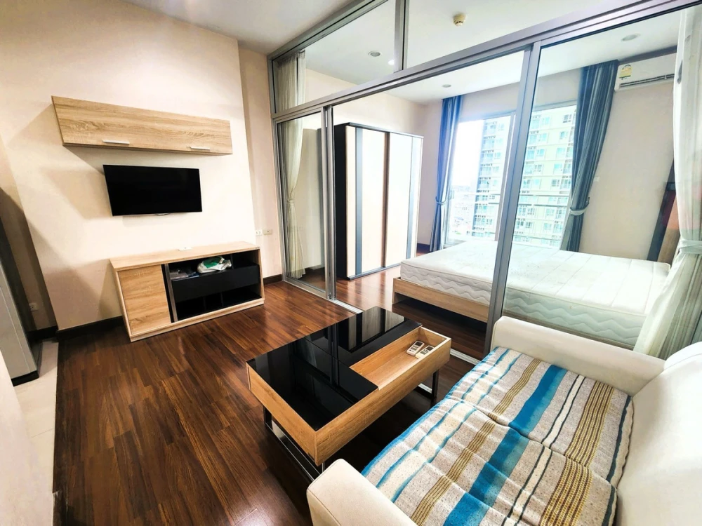 Selling Supalai Lite Sathorn Charoenrat fully furnished unit. Just bring your belongings and move in! Book now!
