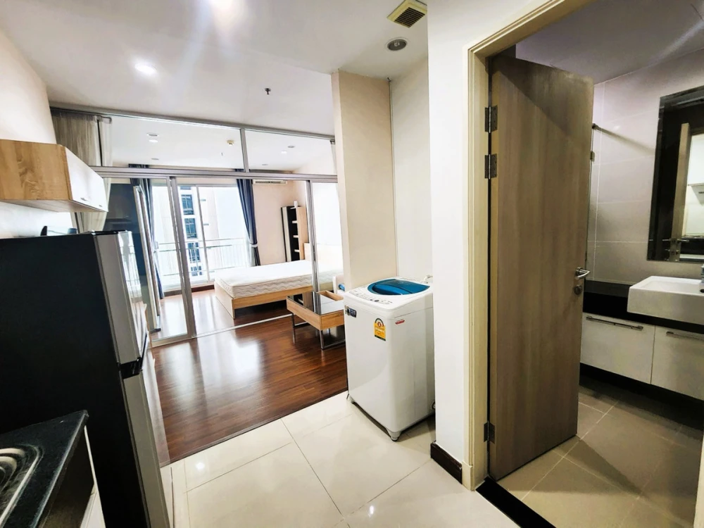 Selling Supalai Lite Sathorn Charoenrat fully furnished unit. Just bring your belongings and move in! Book now!
