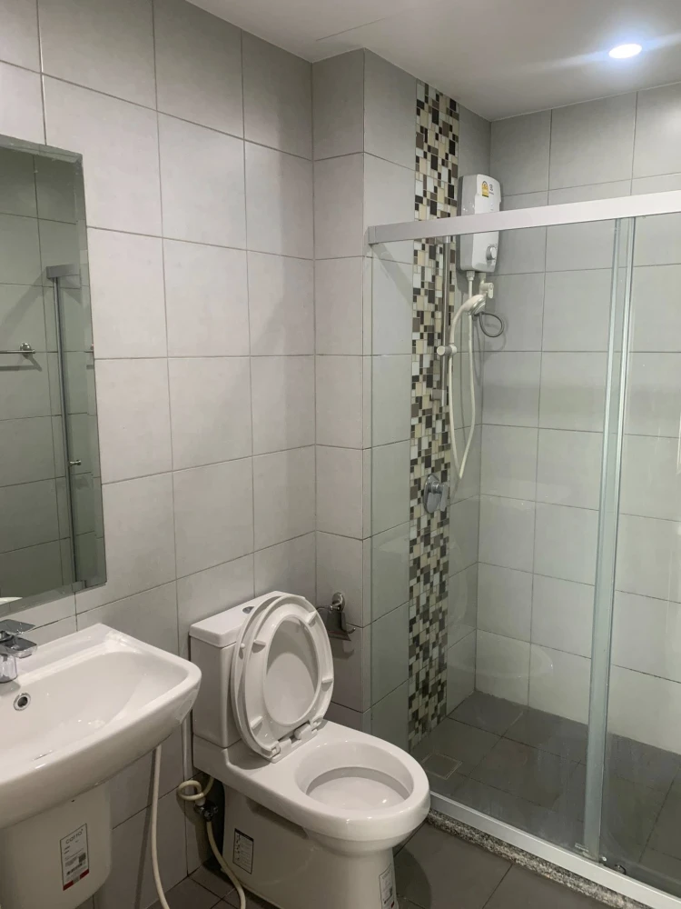 Selling Supalai Loft @ Talat Phlu Station. Spacious unit with great location and beautiful city views. What are you waiting for?