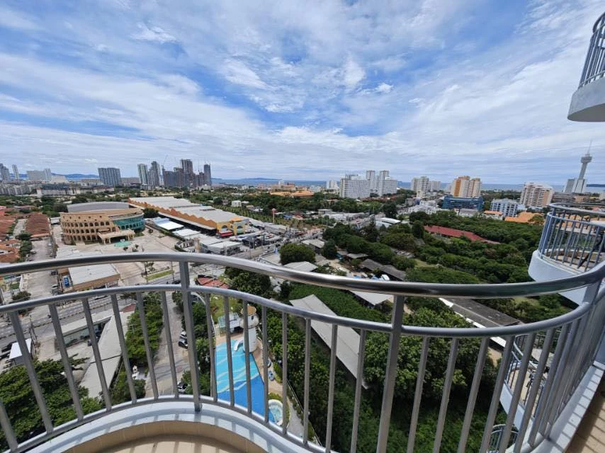 For sale Supalai mare Pattaya (South Pattaya) 17th floor, city + sea view, large room, 2 bedrooms, can't miss out on booking.