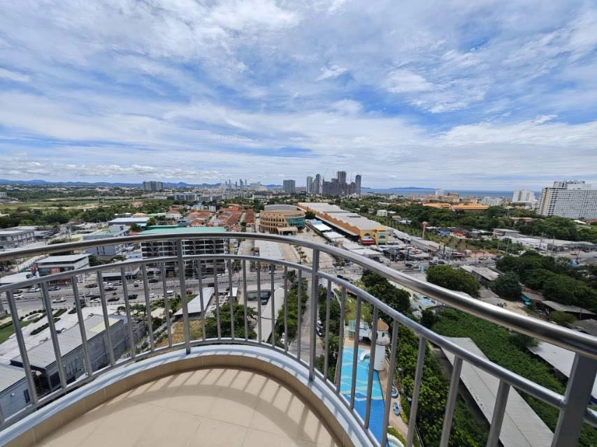 For sale Supalai mare Pattaya (South Pattaya) 17th floor, city + sea view, large room, 2 bedrooms, can't miss out on booking.