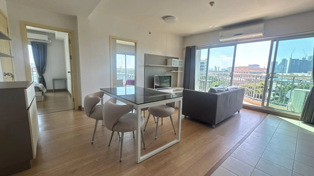Selling a very large Supalai Mare unit. It has 2 bedrooms and 2 bathrooms with pool views and a super chill atmosphere. Don't miss out!