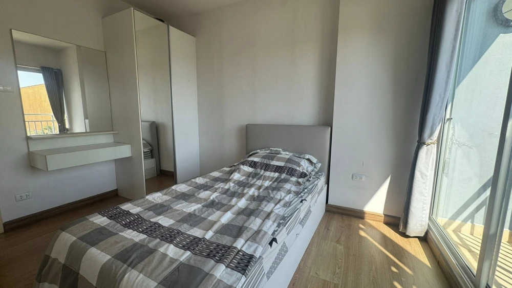Selling a very large Supalai Mare unit. It has 2 bedrooms and 2 bathrooms with pool views and a super chill atmosphere. Don't miss out!