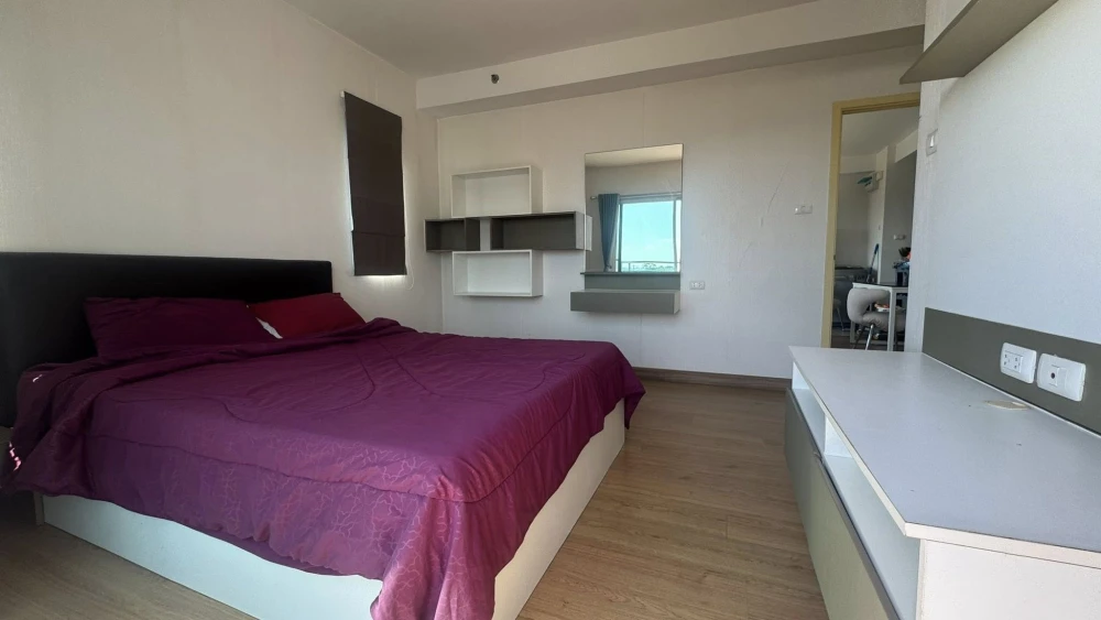 Selling a very large Supalai Mare unit. It has 2 bedrooms and 2 bathrooms with pool views and a super chill atmosphere. Don't miss out!