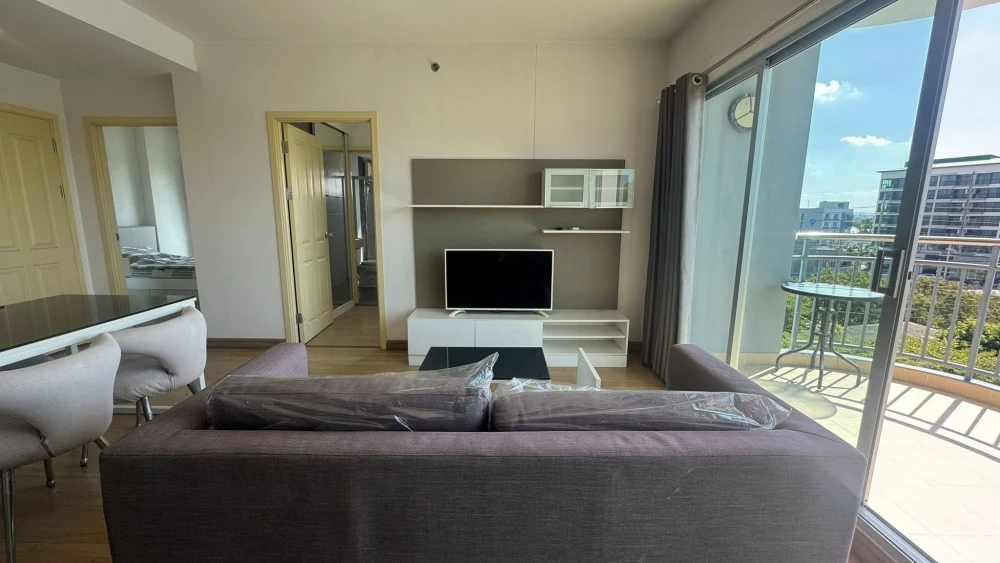 Selling a very large Supalai Mare unit. It has 2 bedrooms and 2 bathrooms with pool views and a super chill atmosphere. Don't miss out!
