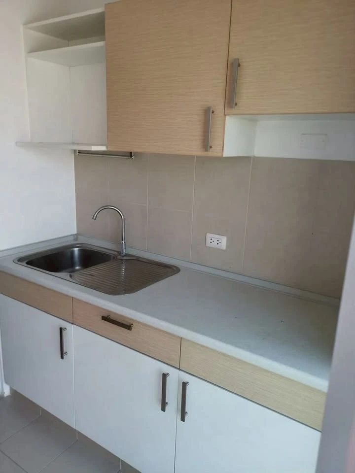 For sale Supalai Park Ekkamai - Thonglor, very high floor studio room, open, no partitions, auspicious room number, prosperous business, hurry and boo