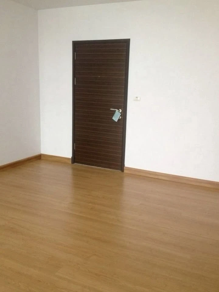 For sale Supalai Park Ekkamai - Thonglor, very high floor studio room, open, no partitions, auspicious room number, prosperous business, hurry and boo