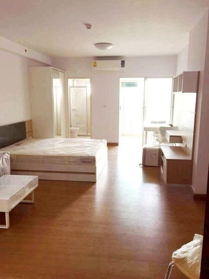 For sale Supalai Park Ekkamai - Thonglor, very high floor studio room, open, no partitions, auspicious room number, prosperous business, hurry and boo