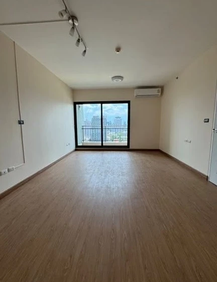For sale: Supalai Park Ekkamai-Thonglor, 1 bedroom, 1 bathroom, plenty of usable space, good location, beautiful view, not blocked, don't miss it.