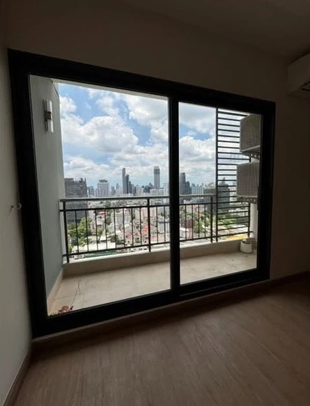 For sale: Supalai Park Ekkamai-Thonglor, 1 bedroom, 1 bathroom, plenty of usable space, good location, beautiful view, not blocked, don't miss it.