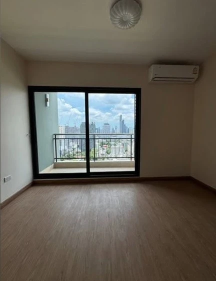 For sale: Supalai Park Ekkamai-Thonglor, 1 bedroom, 1 bathroom, plenty of usable space, good location, beautiful view, not blocked, don't miss it.
