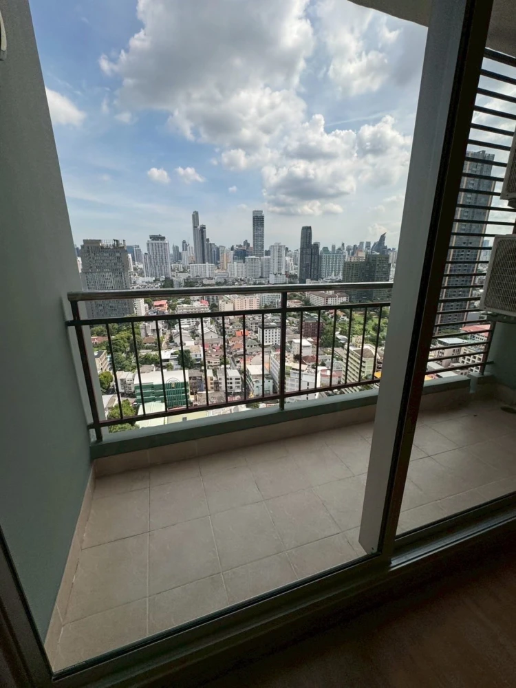 For sale Supalai Park Ekkamai-Thonglor, nice room, good location, comes with large usable area, hurry and reserve now.