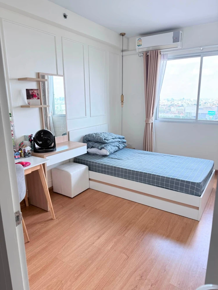Selling Supalai Park Khaerai Ngamwongwan, large unit, high floor, spacious balcony, excellent condition, ready to move in.