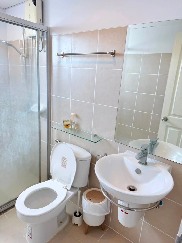 Selling Supalai Park Khaerai Ngamwongwan, large unit, high floor, spacious balcony, excellent condition, ready to move in.