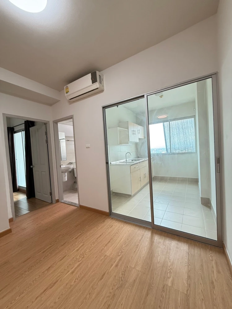 Selling Supalai Park Ratchapruek-Phetkasem, unfurnished unit with spacious living area, great location, and amazing common areas. Book now!