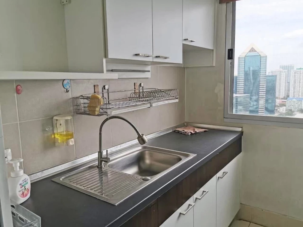 Selling Supalai Park Ratchayothin, 1 bedroom, 1 bathroom. Spacious living area and complete amenities. Book now!