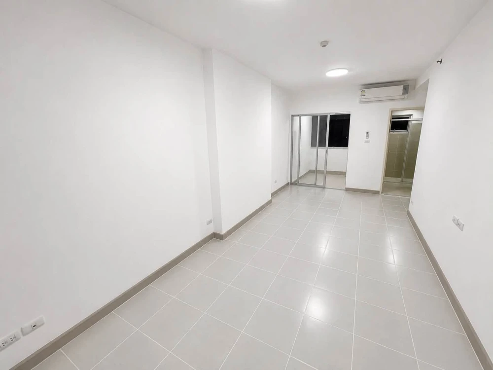 Selling Supalai Park Ratchayothin: spacious rooms with ample usable space, excellent location, and convenient transportation. Book now!