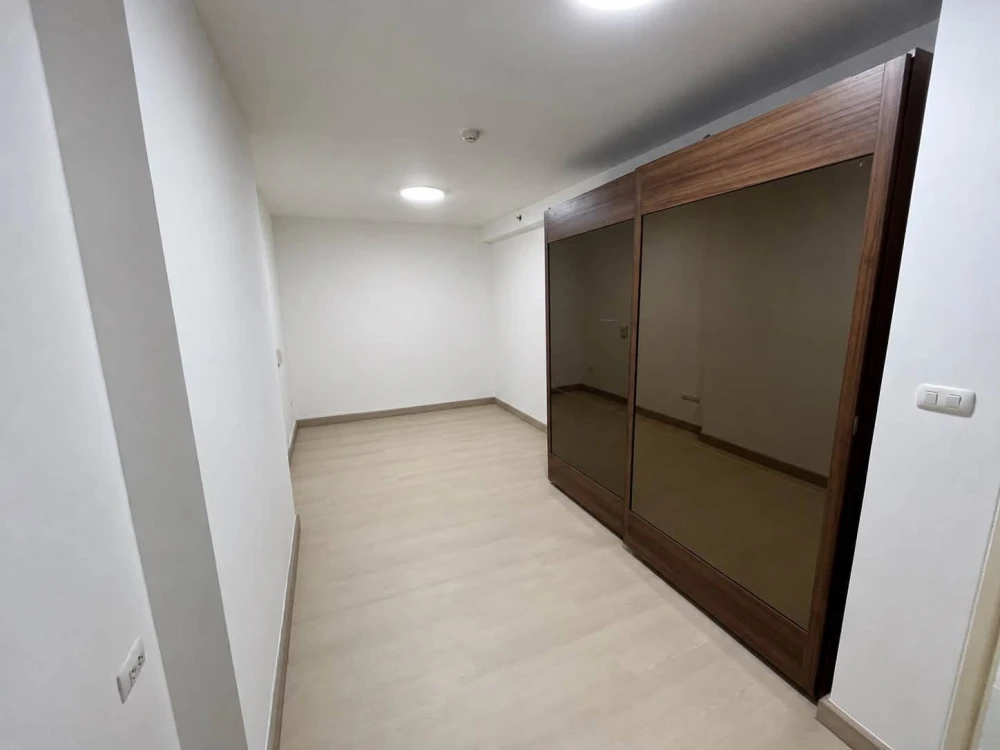 Selling Supalai Park Ratchayothin: spacious rooms with ample usable space, excellent location, and convenient transportation. Book now!