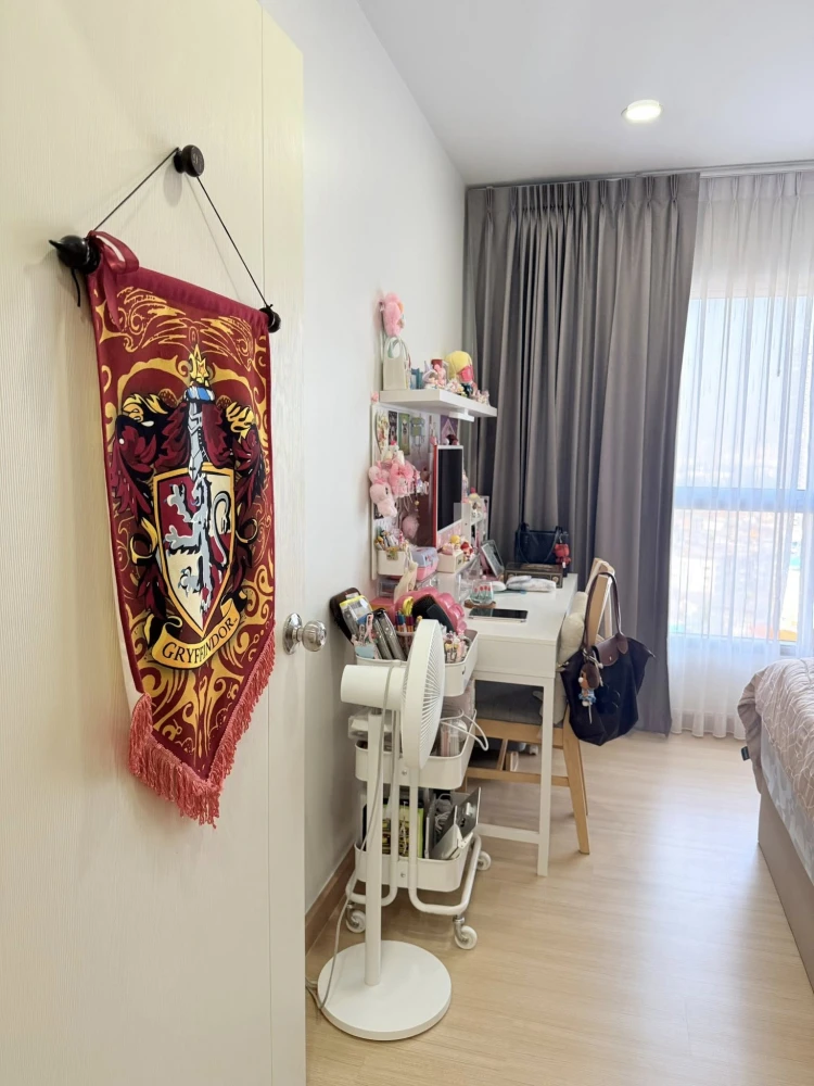 Selling Supalai Park Talat Phlu Station high-floor unit, fully furnished with appliances. Book now!