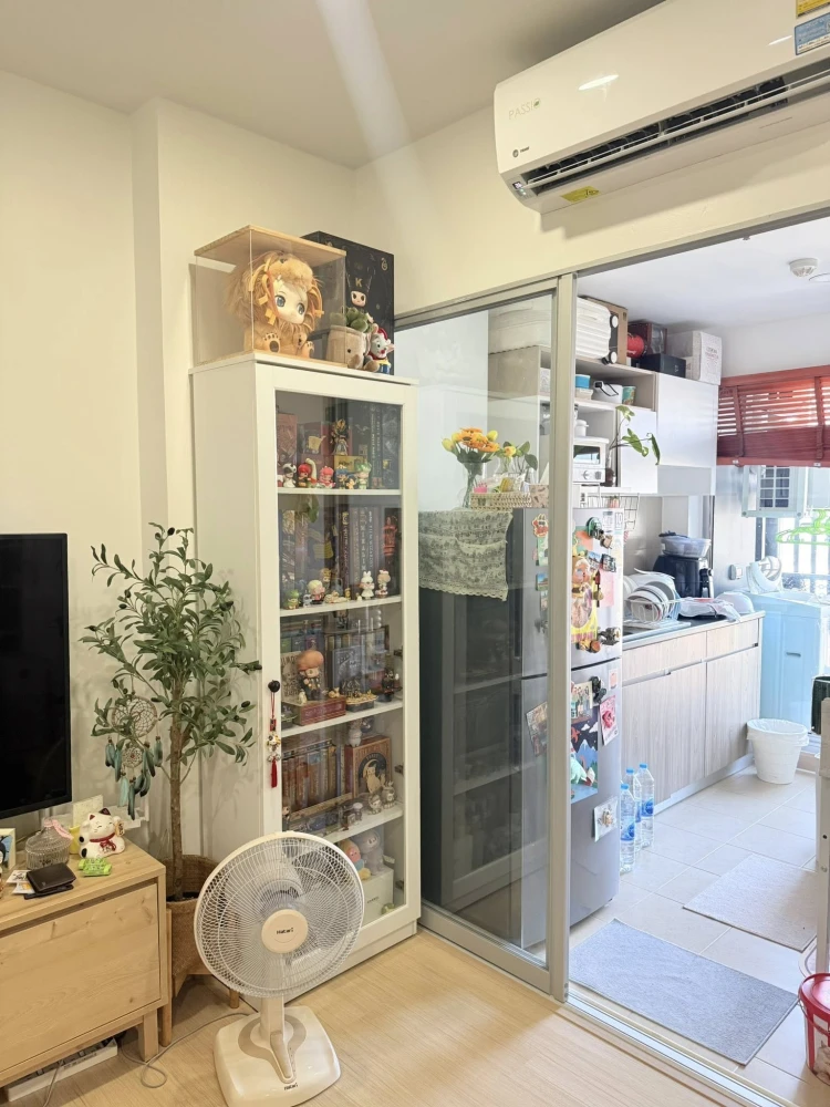 Selling Supalai Park Talat Phlu Station high-floor unit, fully furnished with appliances. Book now!