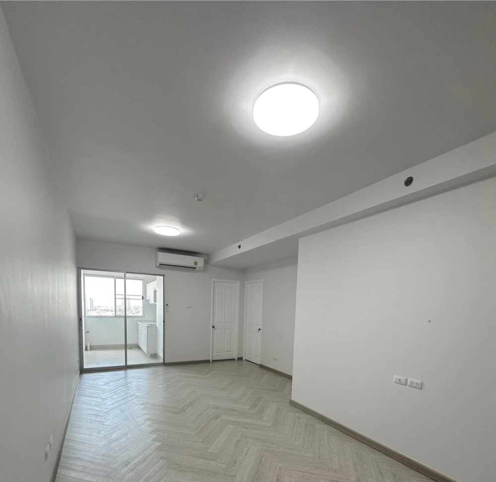 For sale: Supalai Park Tiwanon, high floor, spacious, comfortable, pool view, north-facing room. A great deal, if you don't reserve, you'll miss out++