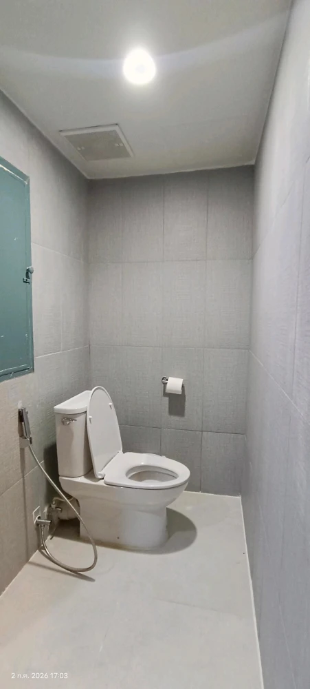 Selling Supalai Place Sukhumvit 39, spacious 2-bedroom unit, fully furnished. Book now!