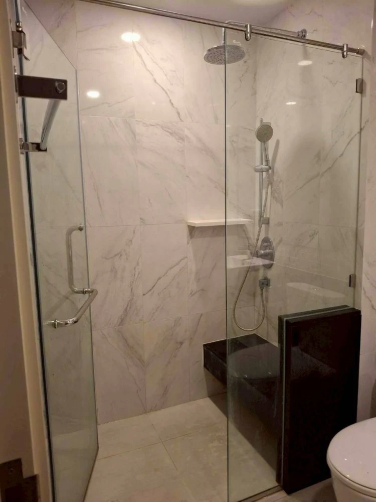 For sale: Supalai Premier Charoen Nakhon, 8th floor, ICONSIAM and swimming pool view, fully furnished, ready to move in.
