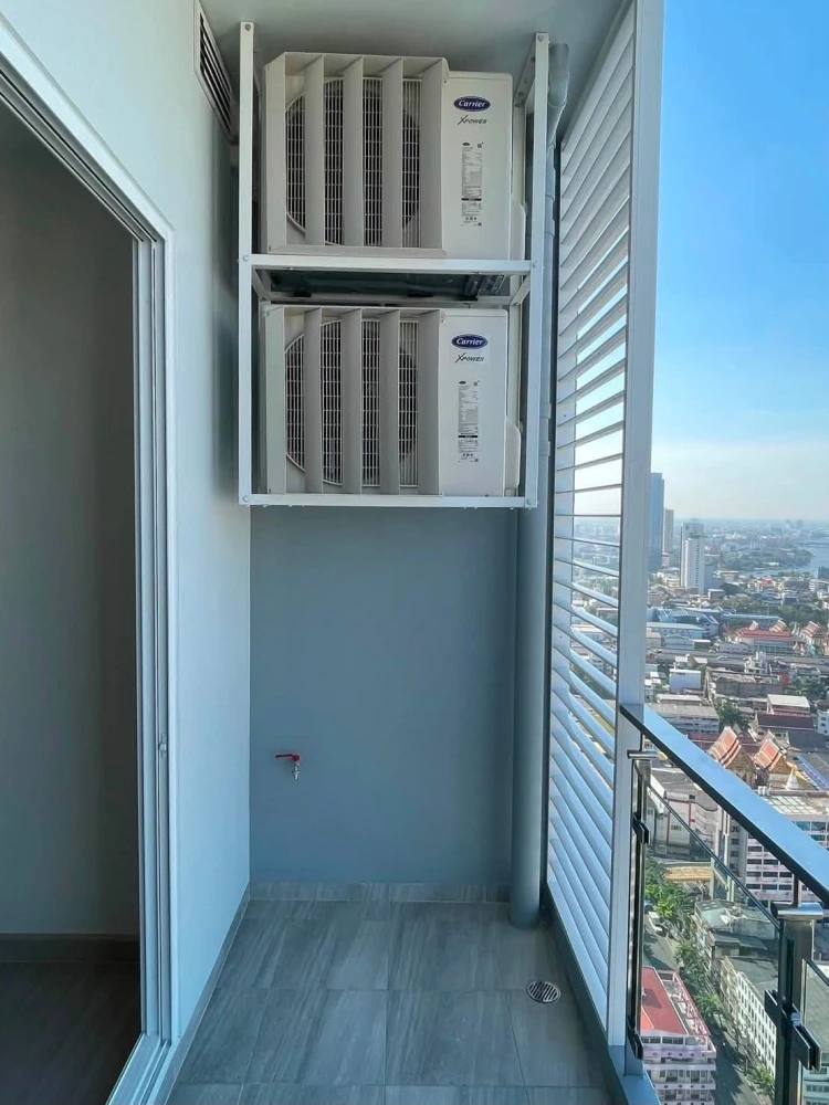 Selling Supalai Premier Si Phraya-Sam Yan, large 55 sq.m. unit. Prime city location with a spacious balcony. A must-see!