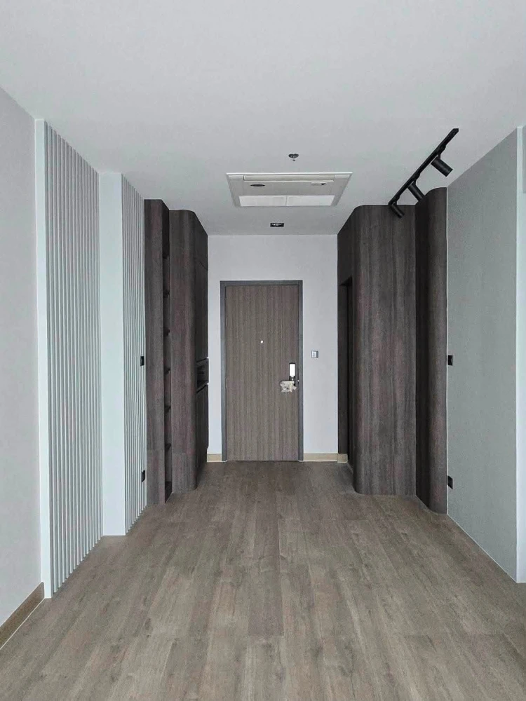 Selling Supalai Premier Si Phraya-Sam Yan, large 55 sq.m. unit. Prime city location with a spacious balcony. A must-see!