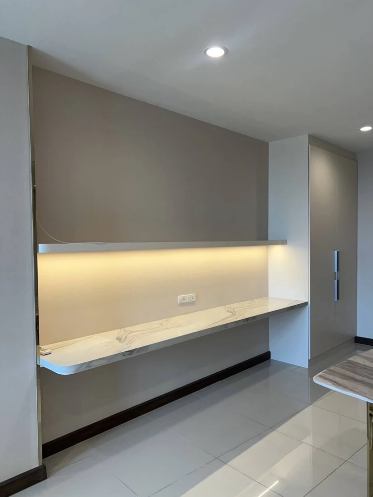 Selling Supalai Prima Riva 1-bedroom unit. Spacious living area with high-quality built-in furniture. Book now!