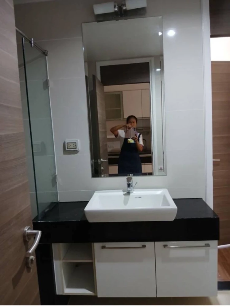 Selling Supalai Prima Riva 1-bedroom unit. Spacious living area with high-quality built-in furniture. Book now!