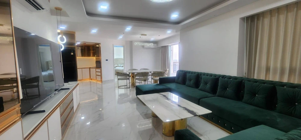 Selling a very large Supalai Prima Riva unit, beautifully decorated with quality furniture. Grab it while you can!