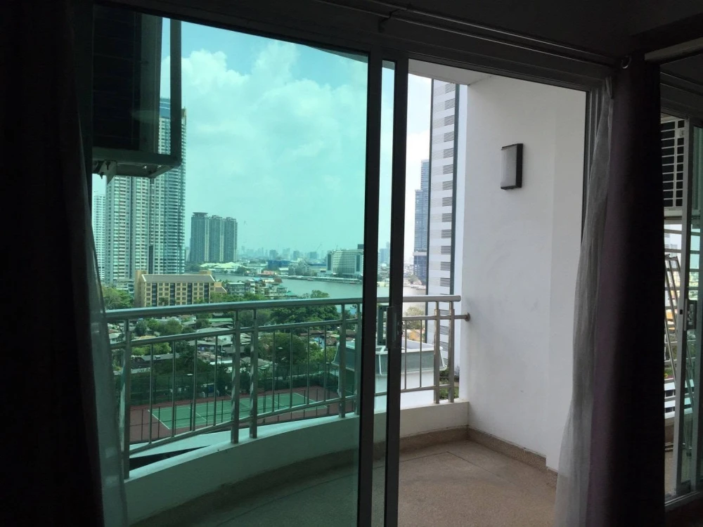 For Sale: Supalai River Resort – a very spacious studio unit offering Chao Phraya River views and a sightline to Asiatique. Book now!