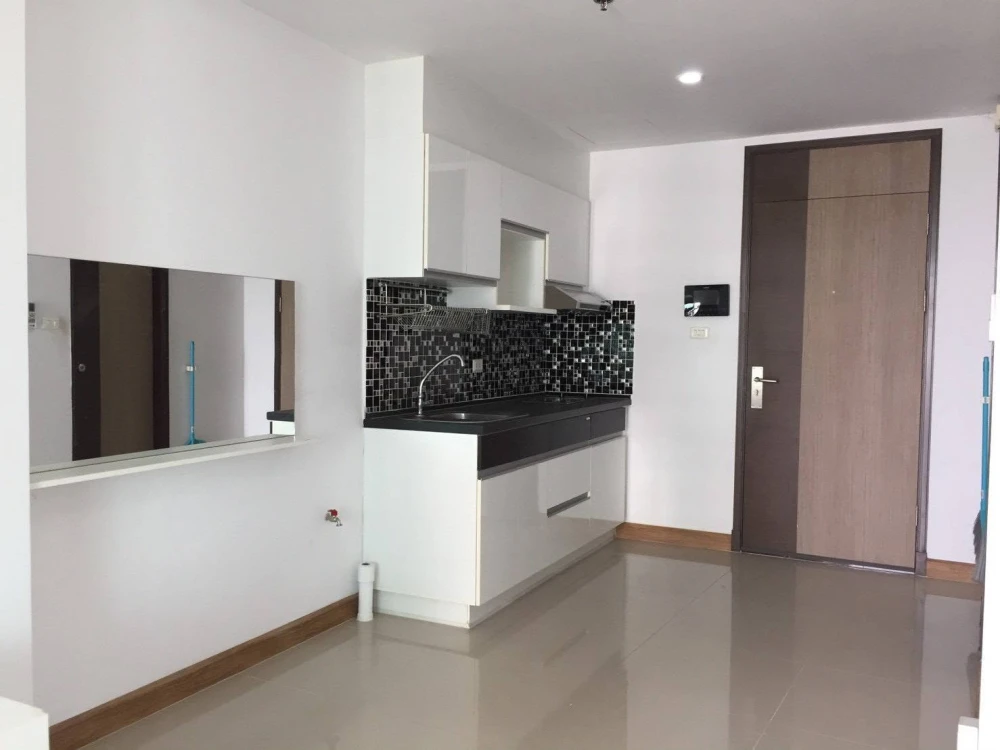 For Sale: Supalai River Resort – a very spacious studio unit offering Chao Phraya River views and a sightline to Asiatique. Book now!