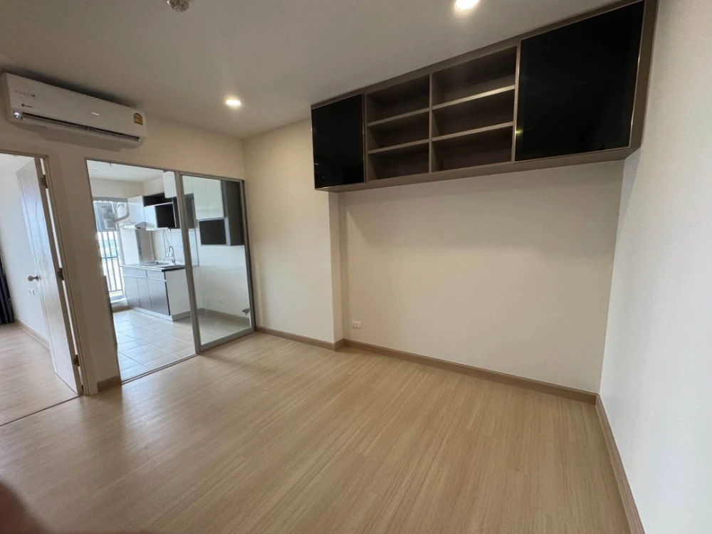 For Sale: Supalai Veranda Phasi Charoen Station. Spacious 42 sq.m. unit with a well-partitioned layout, featuring built-in furniture and a separate ki images