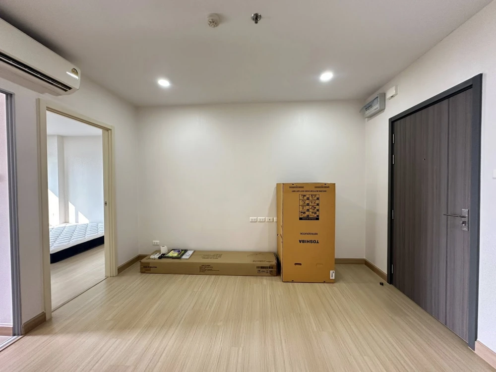 Selling Supalai Veranda Phasi Charoen Station condo. Spacious unit with ample usable space, great location, fully furnished. Don't miss out! images