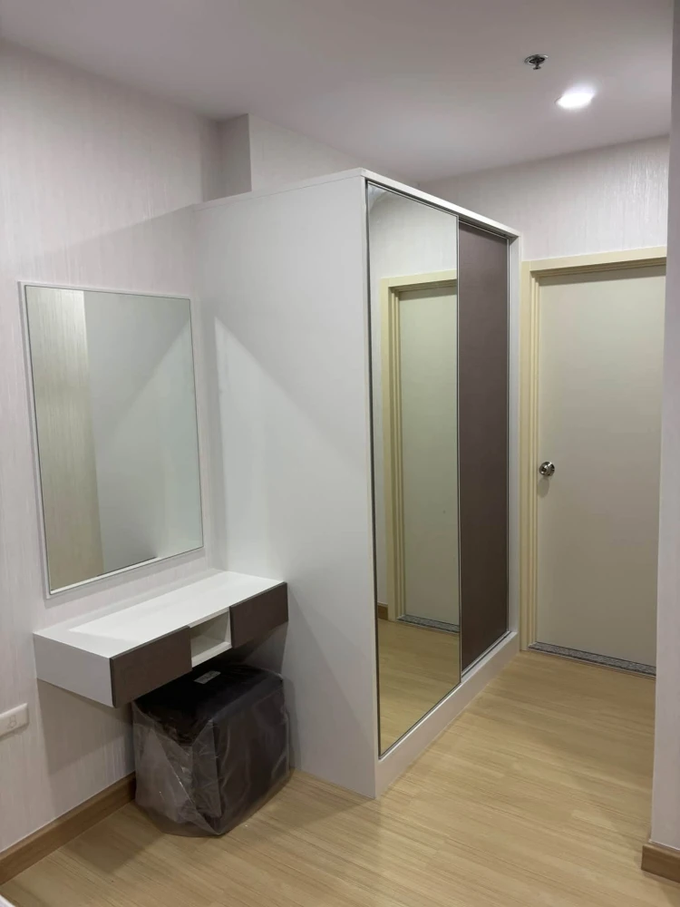Selling Supalai Veranda Phasi Charoen Station condo. Spacious and comfortable unit with high-quality built-in furniture. Book now!