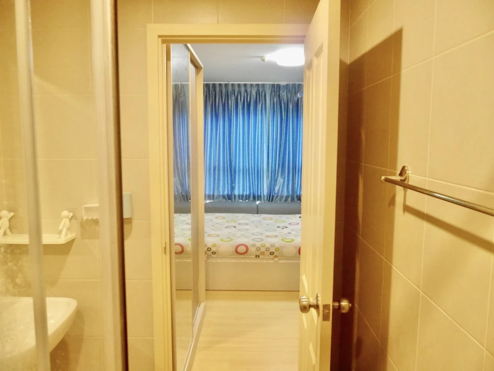 Selling Supalai Veranda Rama 9 condo. Spacious unit with ample living space, fully furnished. Move-in ready!