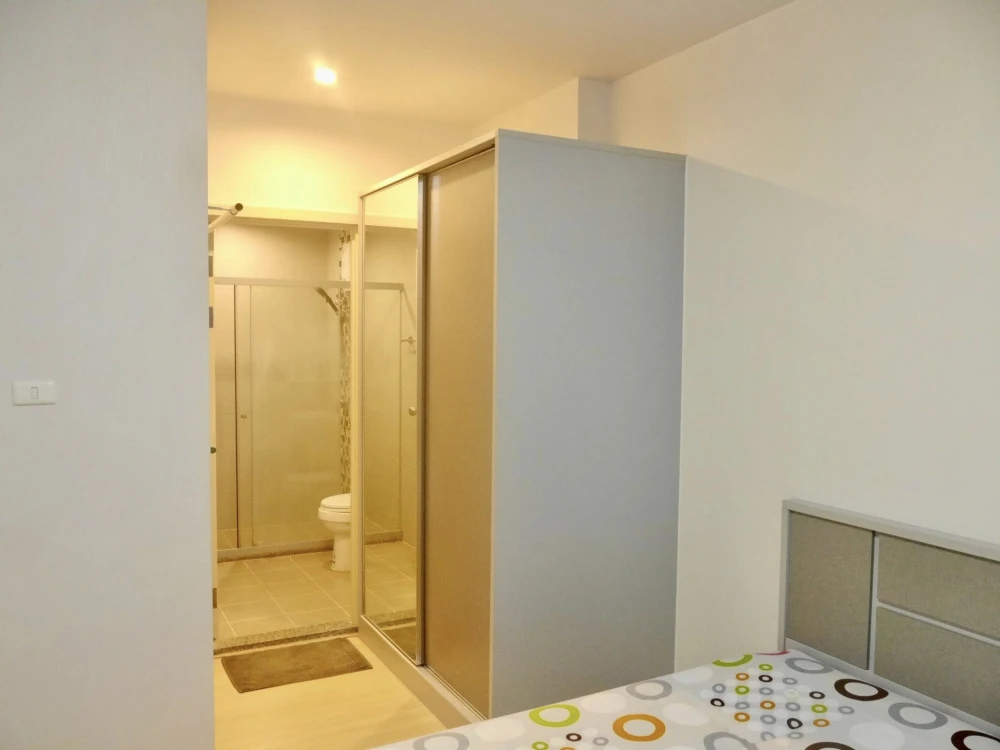 Selling Supalai Veranda Rama 9 condo. Spacious unit with ample living space, fully furnished. Move-in ready!