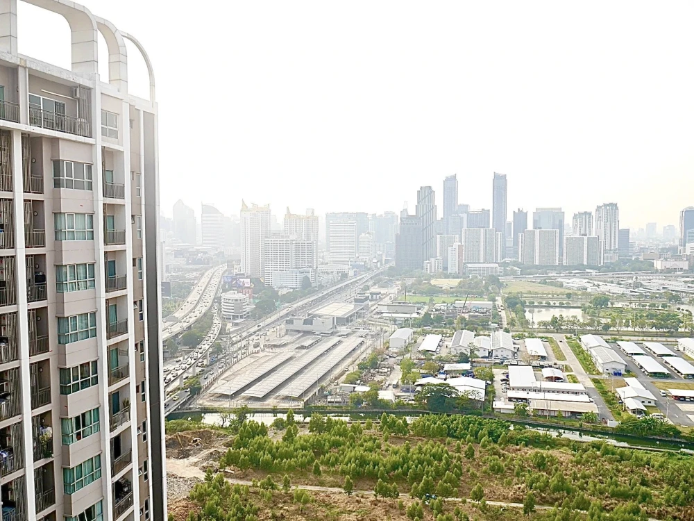 Selling Supalai Veranda Rama 9 condo. Spacious unit with ample living space, fully furnished. Move-in ready!