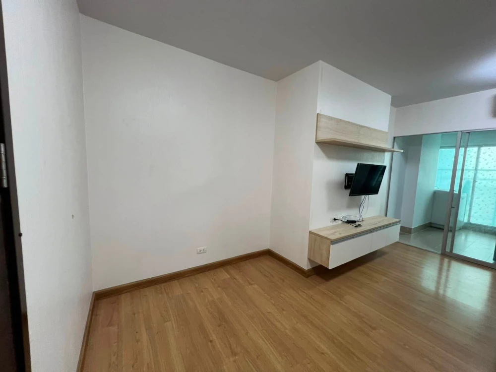 Selling Supalai Vista Sri Racha Laemchabang Port Intersection studio unit, fully furnished, sea view. Book now!