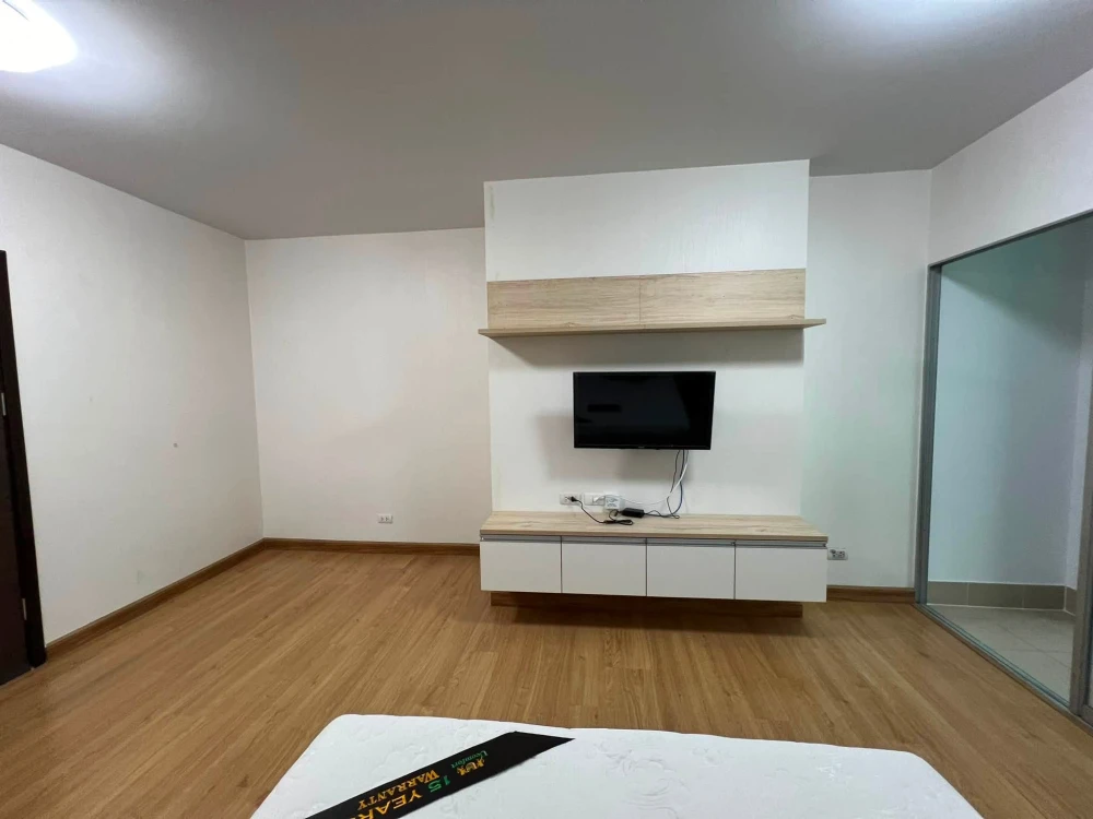 Selling Supalai Vista Sri Racha Laemchabang Port Intersection studio unit, fully furnished, sea view. Book now!