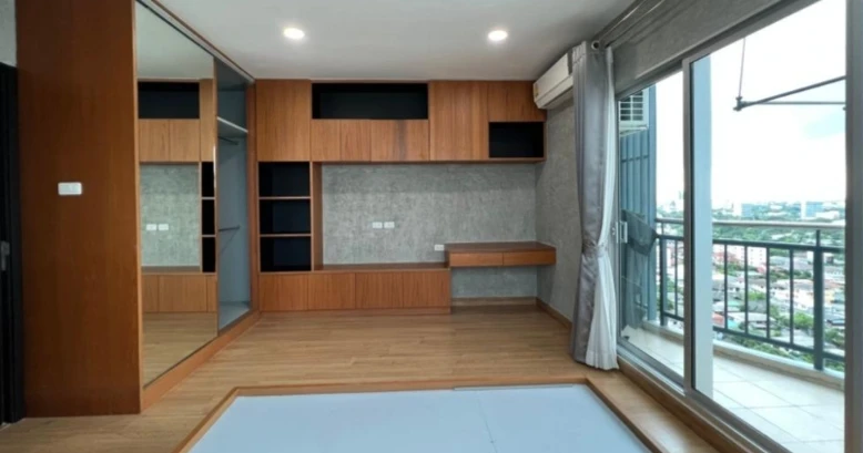Selling Supalai Vista Tiwanon Intersection, 18th floor. Nice corner unit with great view. Book now!