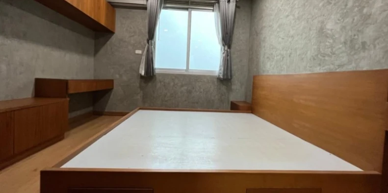 Selling Supalai Vista Tiwanon Intersection, 18th floor. Nice corner unit with great view. Book now!