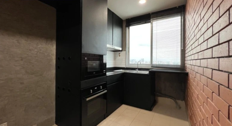 Selling Supalai Vista Tiwanon Intersection, 18th floor. Nice corner unit with great view. Book now!