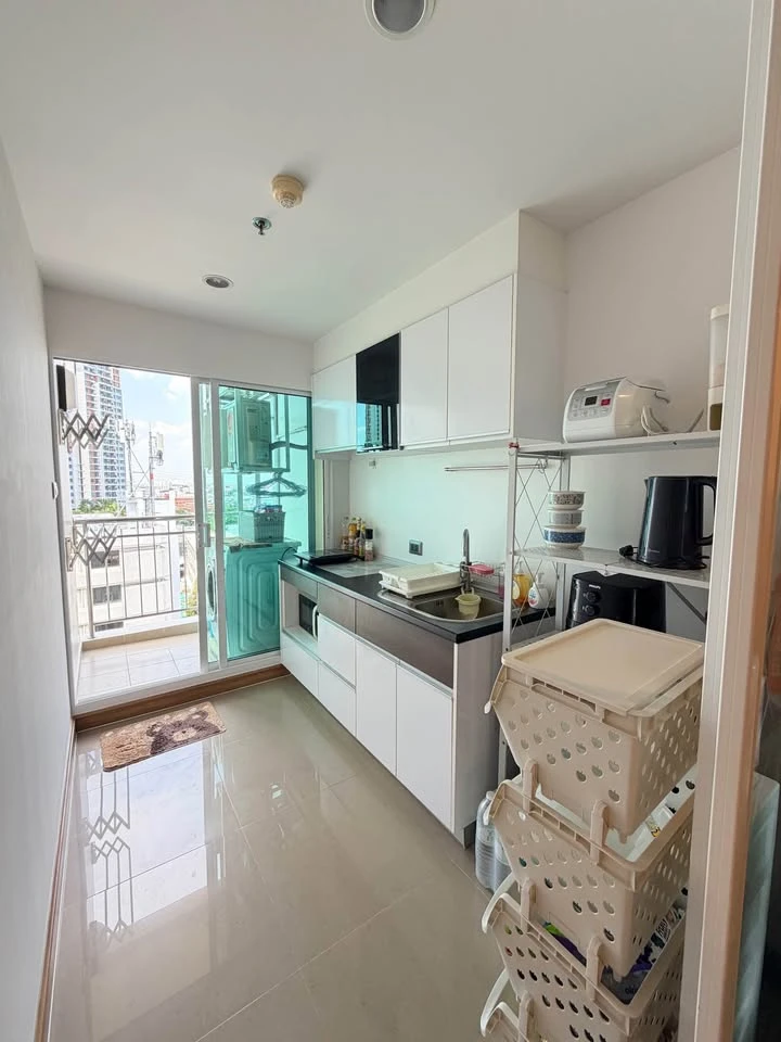Selling Supalai Wellington II, 1 bedroom, 1 bathroom, spacious living area, complete amenities. Book now!