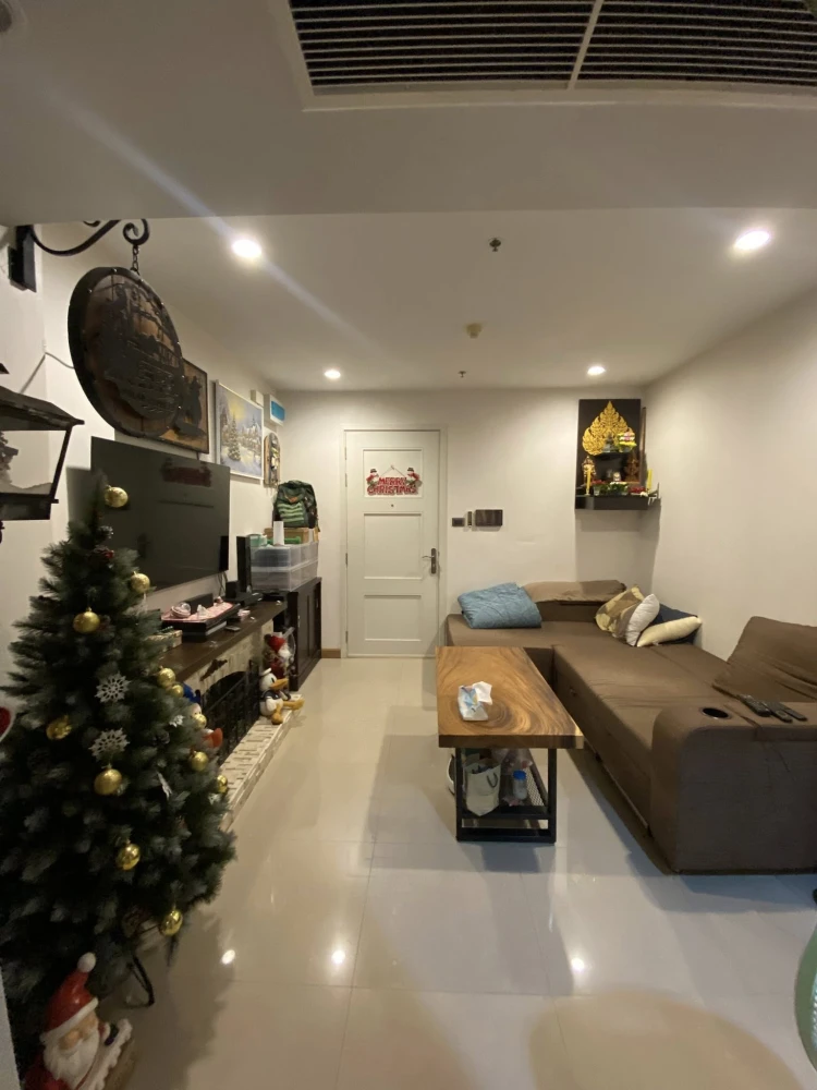 Selling Supalai Wellington II. Spacious unit with ample usable space. Excellent location and convenient transportation. Don't miss out!