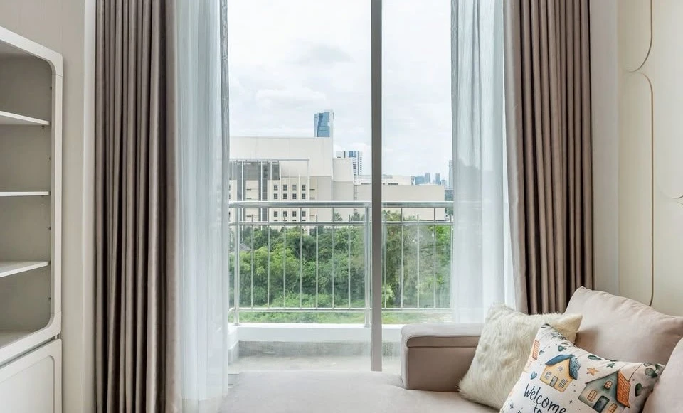 Selling a large 47 sq m Supalai Wellington unit with a spacious living room and unobstructed view from the 6th floor. Fully furnished with appliances,